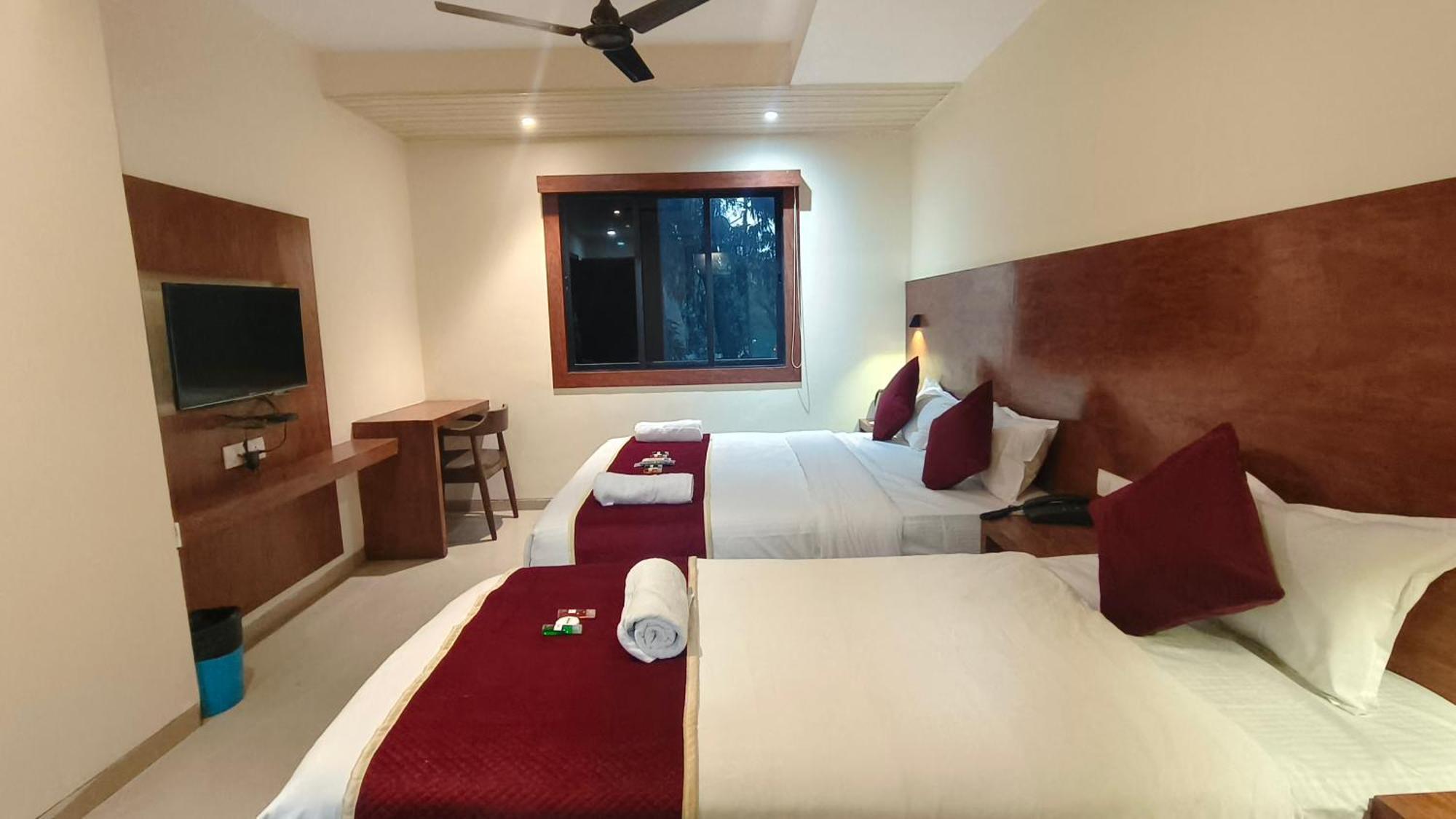 Hotel Ashraya International 3*