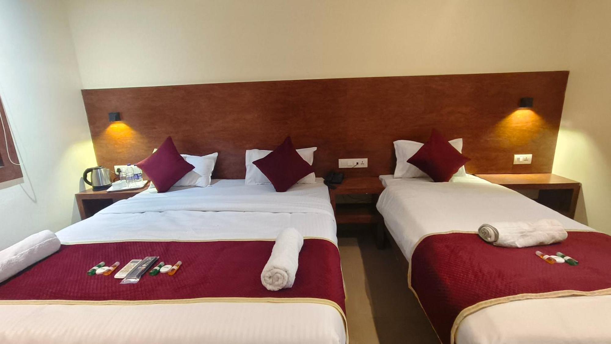 Hotel Ashraya International Bombaj