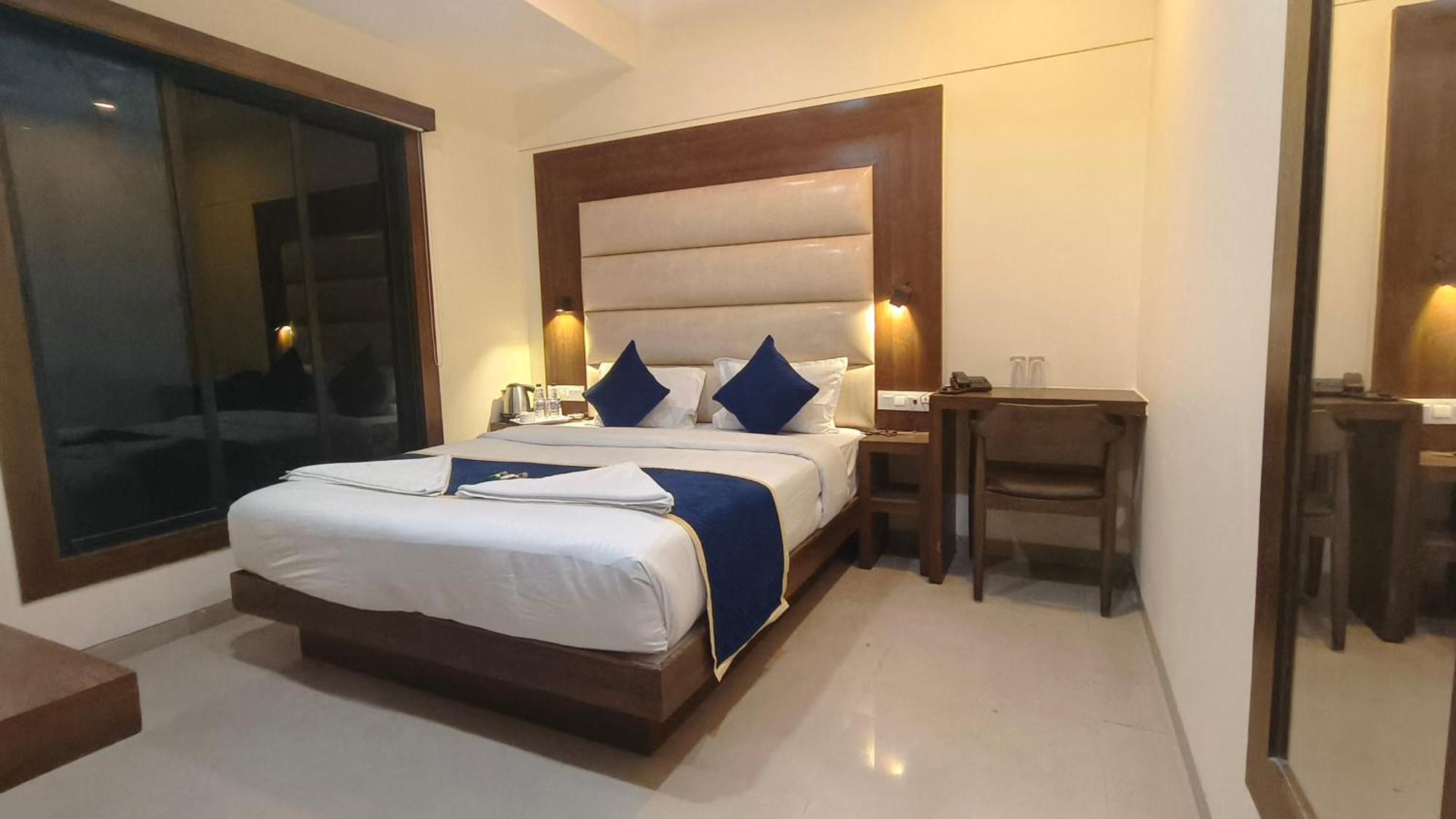 Hotel Ashraya International Bombaj