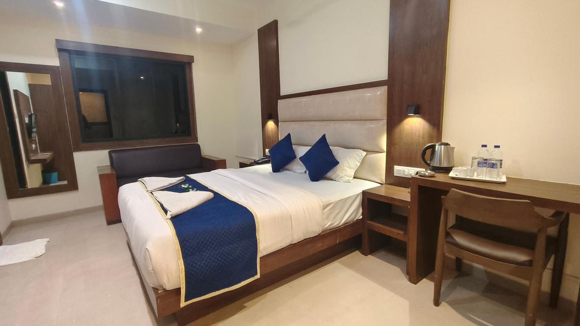 Ashraya International Hotel Bombaj
