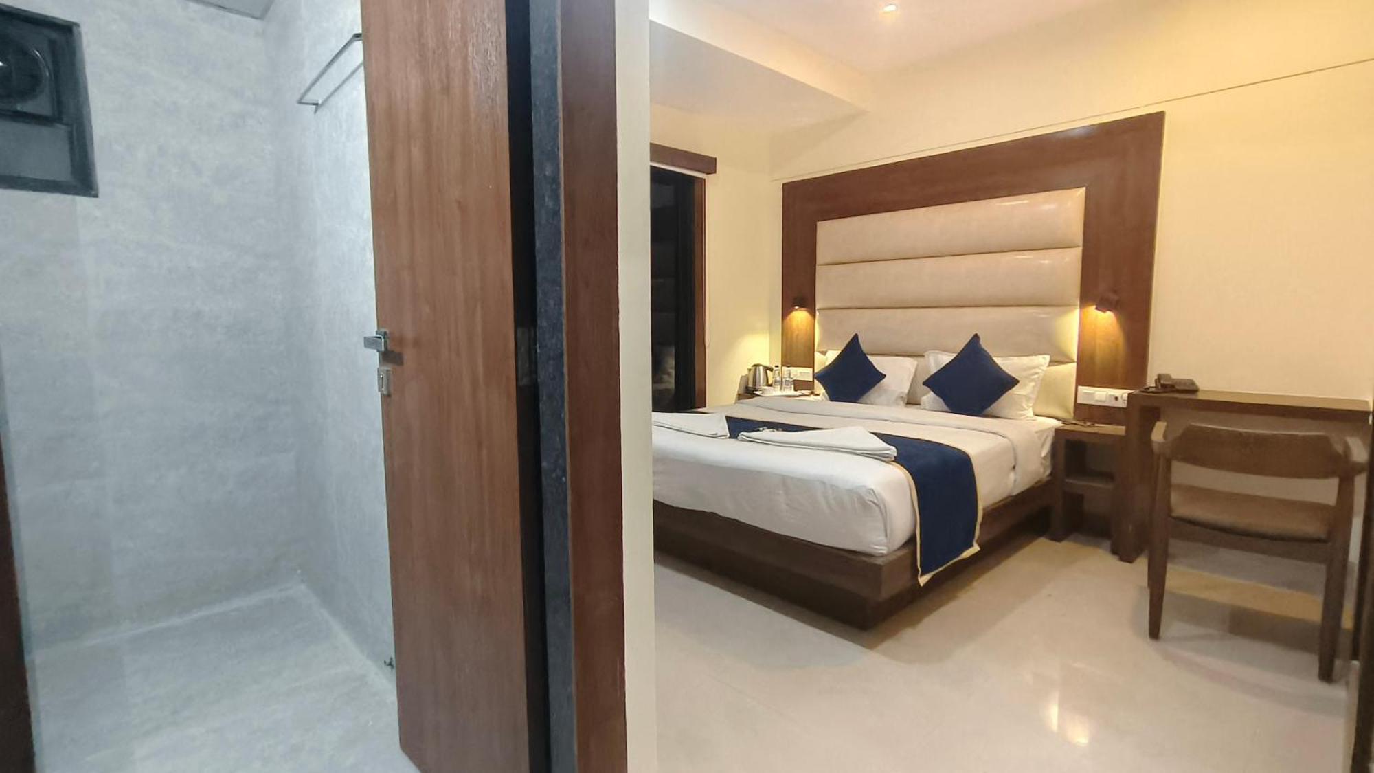 Hotel Ashraya International Bombaj