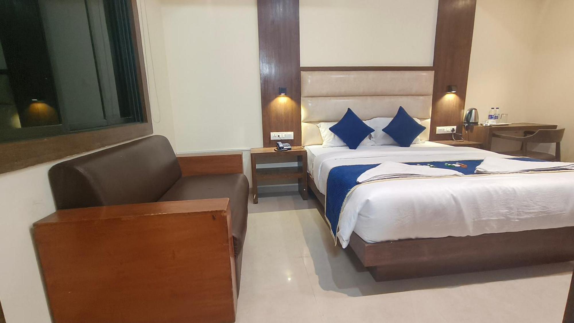 Ashraya International Hotel 3*