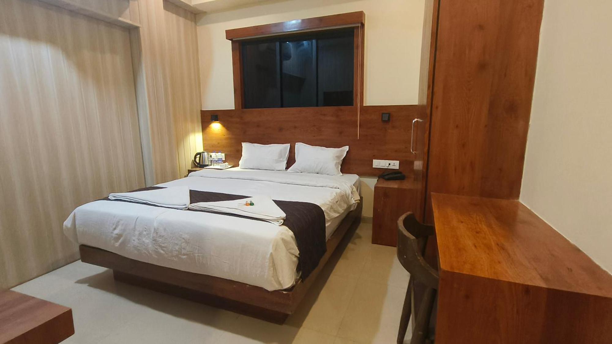 Ashraya International Hotel Bombaj
