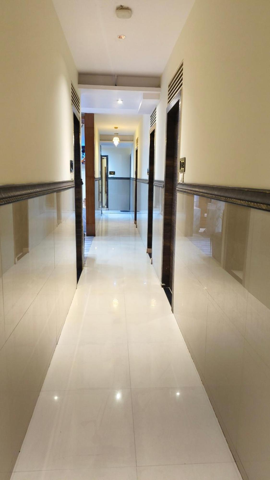 Ashraya International Hotel 3*